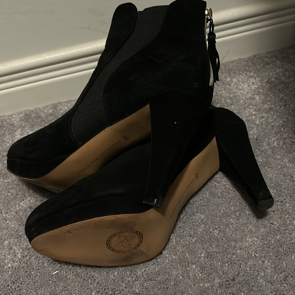 Black heel bootie - Picture 4 of 5